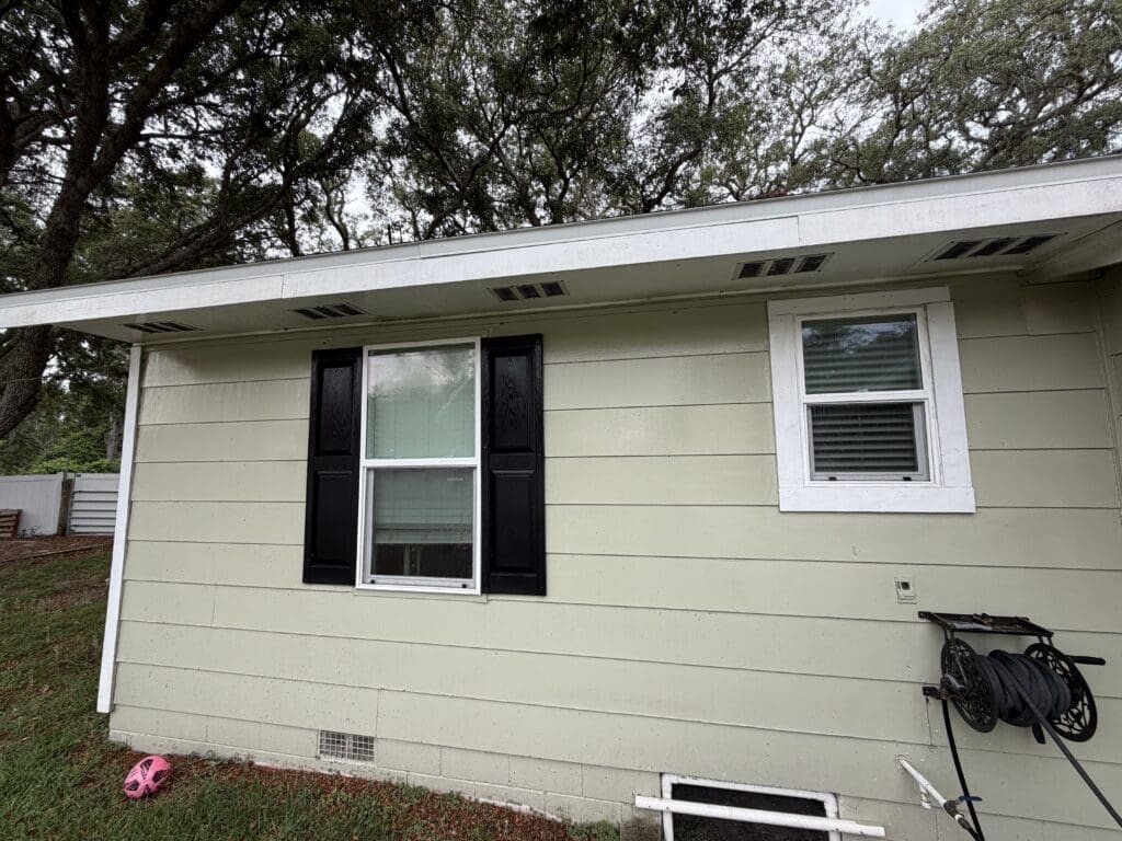 Single-story home siding cleaned by soft washing in Orlando